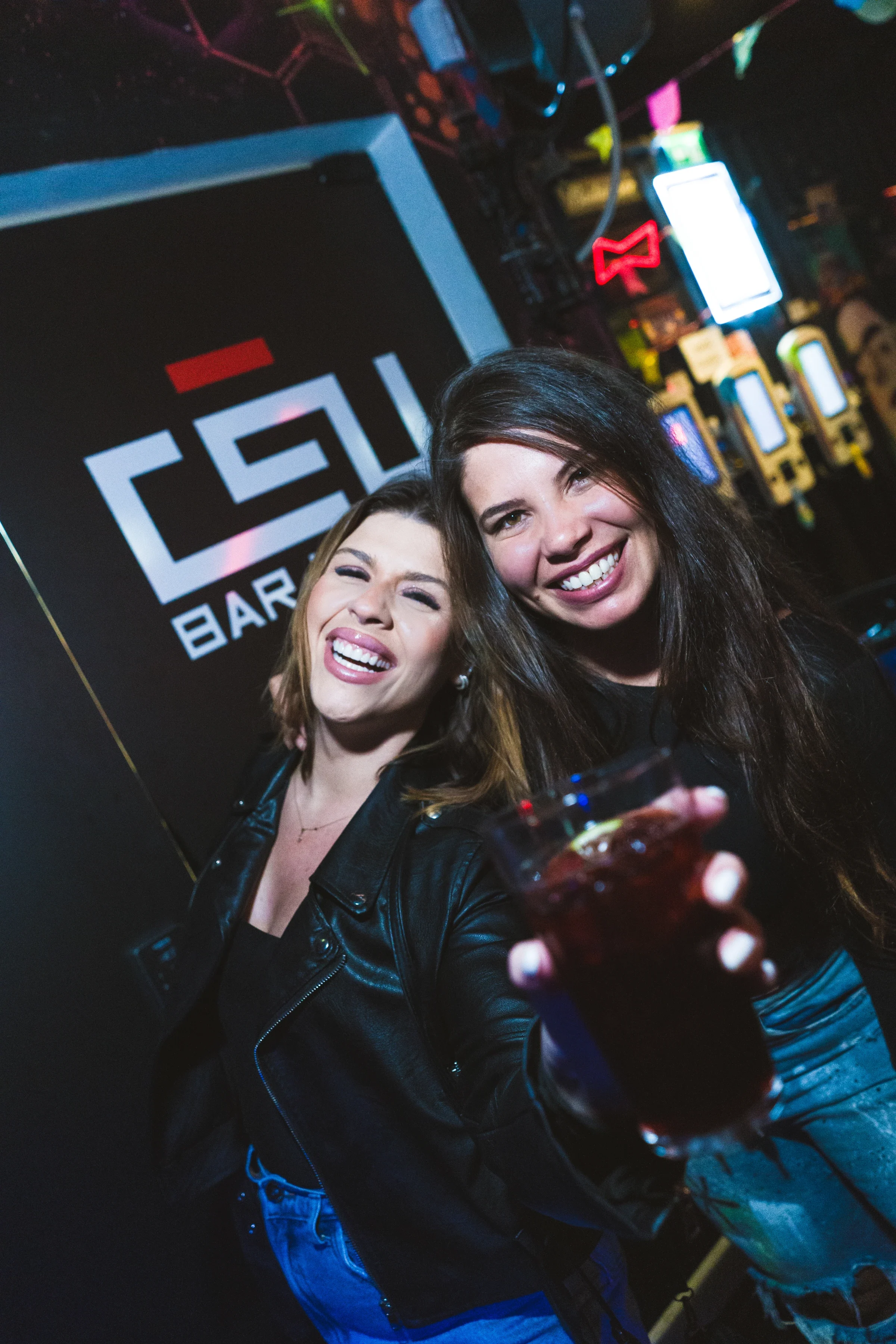 Still do projeto 12 de Céu Bar + Arte